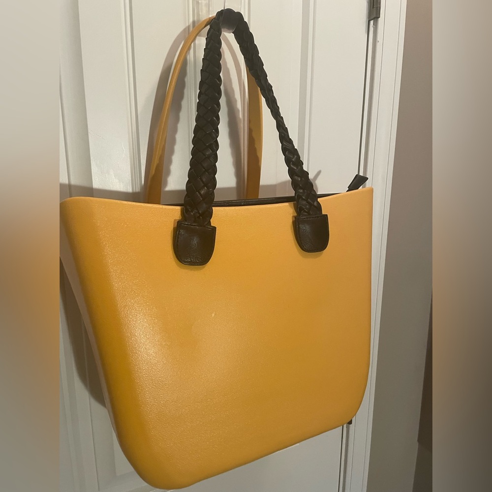 Versa Tote w/Bonus set interchangeable straps included